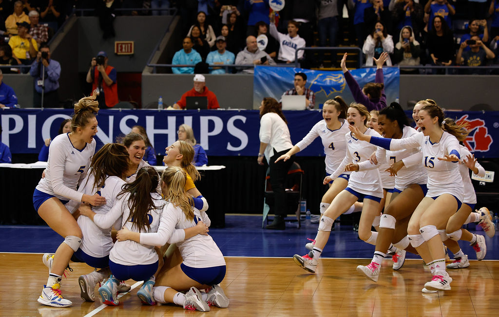 Mustangs Complete Volleyball Three-Peat!